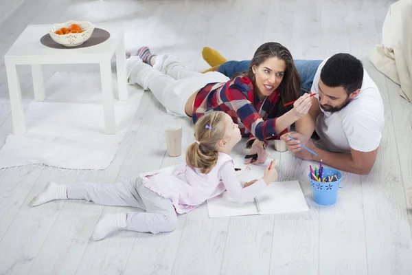 Young  family relaxing — Stock Photo, Image