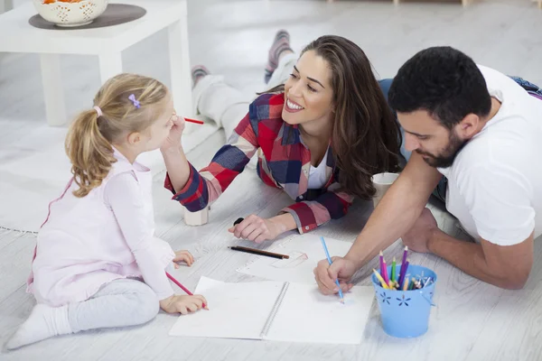 Young  family relaxing — Stock Photo, Image