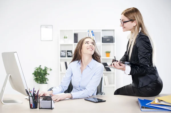 Business woman in office environment — Stock Photo, Image