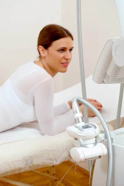 Woman having a treatment against cellulite with LPG machine — Stock Photo, Image