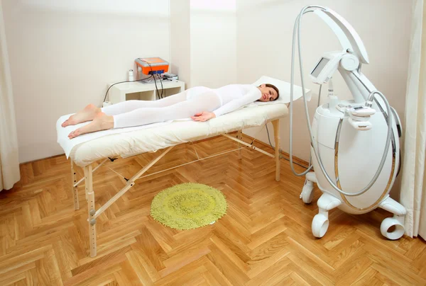 Woman having a treatment against cellulite with LPG machine — Stock Photo, Image