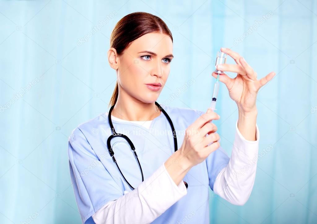 Nurse preparing an injection of botox — Stock Photo © Nikodash 69439571