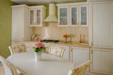 Klasik tarzı mutfak ve yemek odası iç bej pastoral renk
