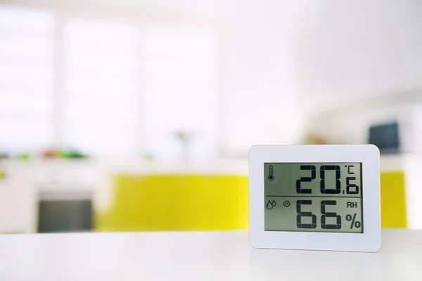 Medição da temperatura e umidade na sala — Fotografia de Stock