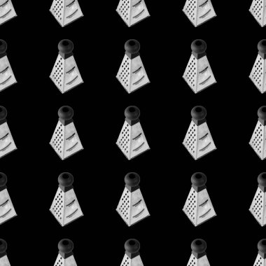 Metal rendesinden kusursuz desen. Siyah arkaplan düzlüğünde izole bir şekilde yatıyordu.