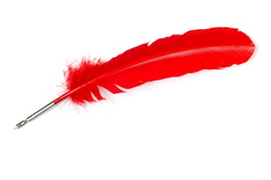 Beyaz arka planda kopyalama alanı olan aşk mektubu mürekkebi yazmak için kuş tüyü olan antik kalem