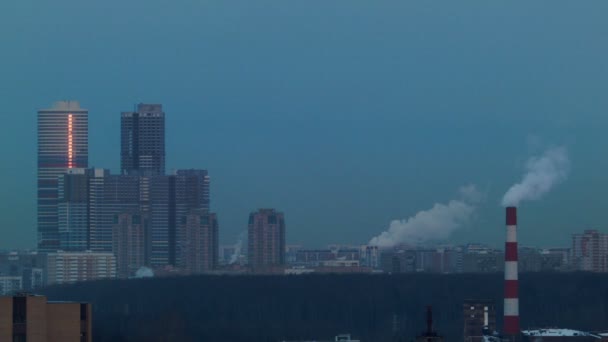 Paisagem urbana com fumaça — Vídeo de Stock