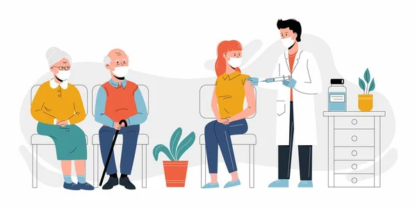 İnsanların bağışıklık sistemi için aşı konsepti. Covid-19. Klinikteki bir doktor kadınlara koronavirüs aşısı yapıyor. Yaşlı hastalar sırada bekliyor. Sağlık, koronavirüs, önleme ve aşılama.