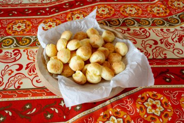 Brezilya peynirli ekmek topları