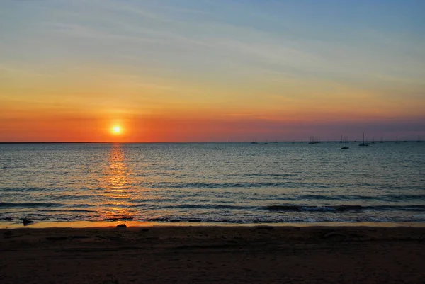 Setting Sun Seen Smokey Summer Skies Fannie Bay Beach Darwin — Stock Photo, Image