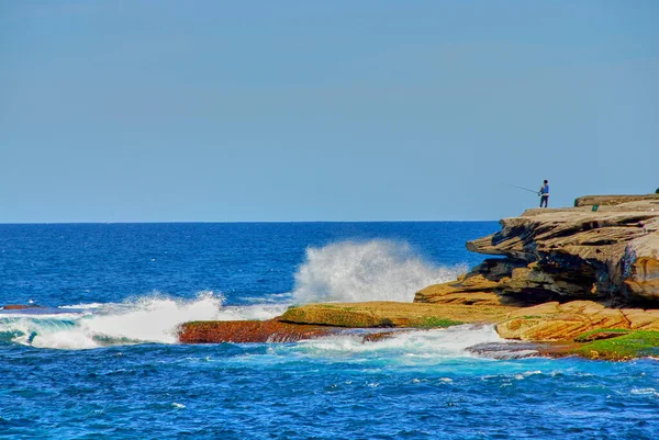 Homem Pescando Oceano Pacífico Costa Leste Austrália Perto Bondi Beach — Fotografia de Stock
