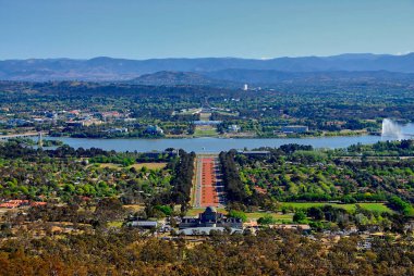Avustralya 'nın başkenti Canberra' nın Ainslie Dağı 'ndan güzel panoramik manzarası. 