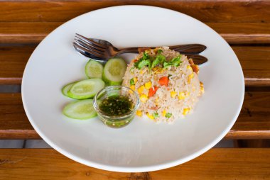 Kızarmış pirinç Mısır ve jambon ile