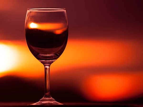 Bicchieri di vino con sfondo naturale — Foto Stock