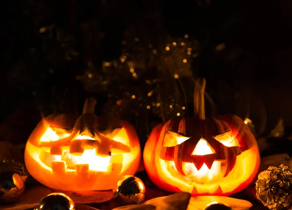 Halloween - old jack-o-lantern on black background — Stock Photo, Image