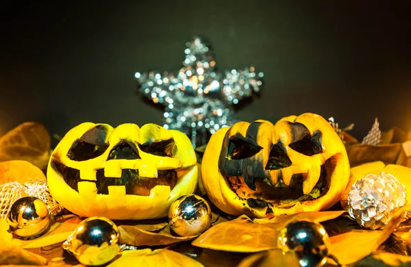 Halloween - old jack-o-lantern on black background — Stock Photo, Image
