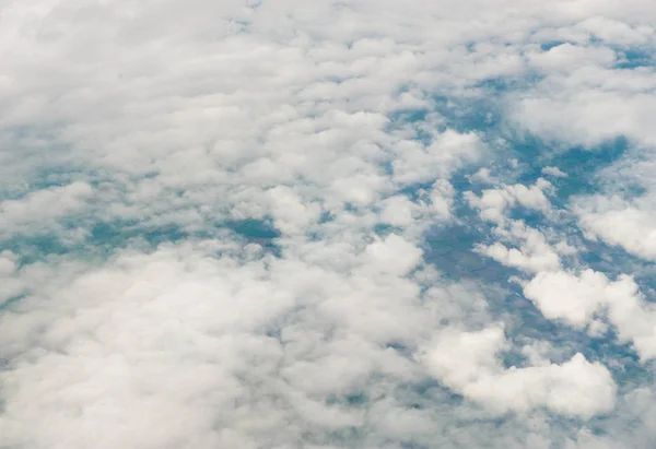 Mavi gökyüzü ve beyaz bulut