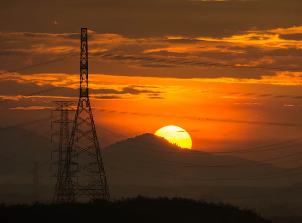 Pilon kule üzerinde harika gün batımı — Stok fotoğraf