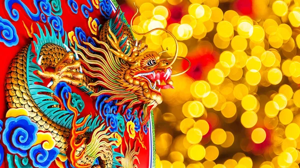 Ano novo chinês dragão decoração no fundo festivo . — Fotografia de Stock