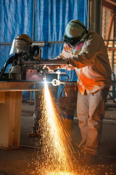 Plazma meşale ile metal kesme