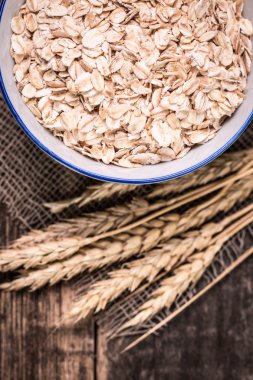 yulaf gevreği ahşap table.healthy gıda kavramı.