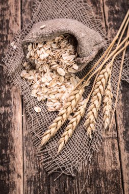 yulaf gevreği ahşap table.healthy gıda kavramı.