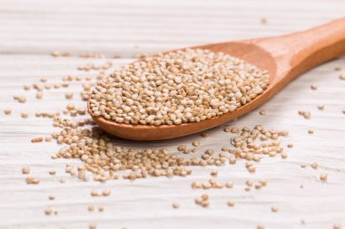 Yığın Quinoa, sağlıklı vegan gıda kavramı