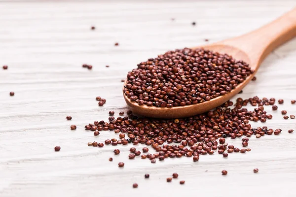Högen av quinoa, frisk vegan mat koncept — Stockfoto