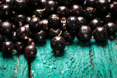 Yaz taze çilek, sağlıklı gıda, ahşap arka plan