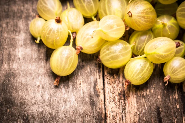 Färska sommarbär, hälsosam mat, trä bakgrund — Stockfoto