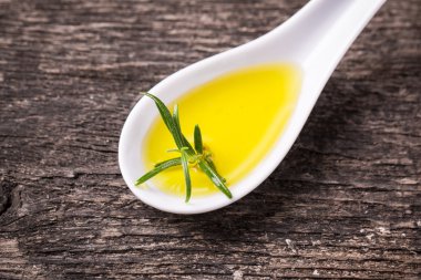 Yağlar vintage ahşap zemin üzerinde. sağlıklı gıda 