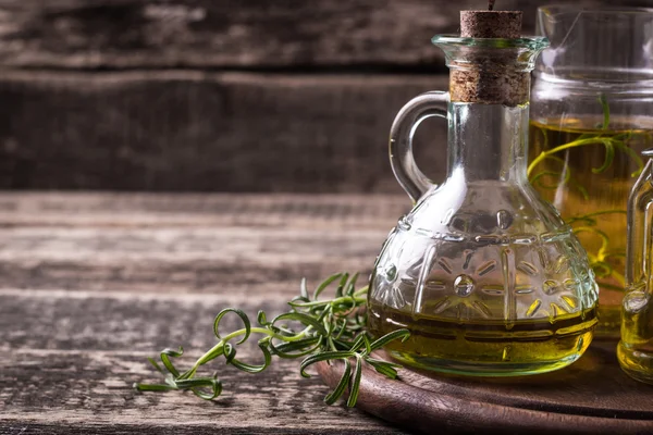Yağlar vintage ahşap zemin üzerinde. sağlıklı gıda 