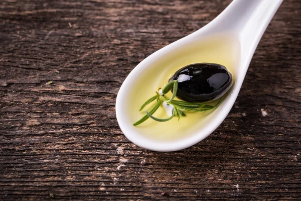 Yağlar vintage ahşap zemin üzerinde. sağlıklı gıda 