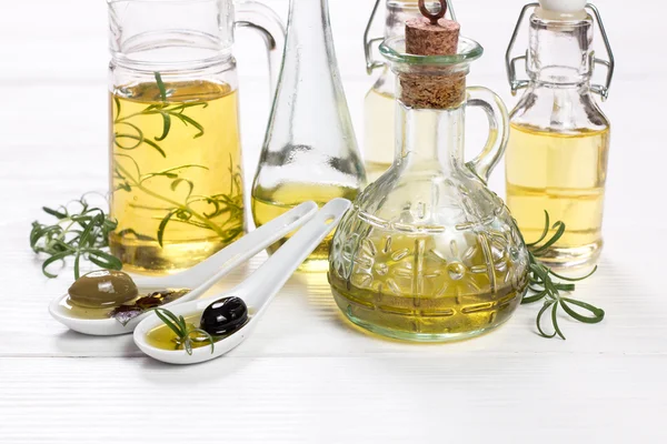 Yağlar vintage ahşap zemin üzerinde. sağlıklı gıda 