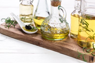 Yağlar vintage ahşap zemin üzerinde. sağlıklı gıda 