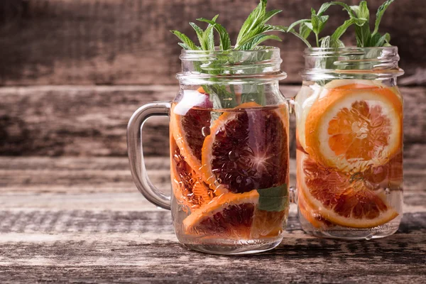 Detox citrus infused flavored water. Refreshing summer homemade cocktail — Stock Photo, Image