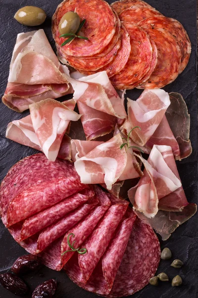 Tapas espanholas tradicionais ou antipasti italiano — Fotografia de Stock