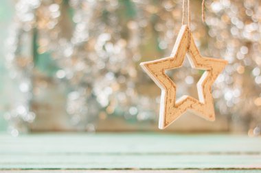 Noel dekorasyonları ahşap tahta üzerinde arka plan. Yumuşak odak.