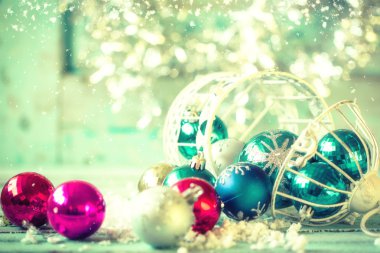 Noel dekorasyonları ahşap tahta üzerinde arka plan. Yumuşak odak.