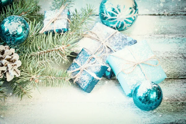 Decoração de Natal em fundo abstrato, filtro vintage, foco suave — Fotografia de Stock