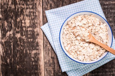 yulaf gevreği ahşap table.healthy gıda kavramı.