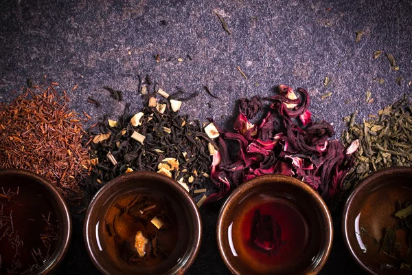 Sortiment suchého čaje. koncept zdravé potraviny — Stock fotografie