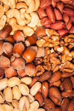 Ahşap masa, sağlıklı vegan fındık gıda mix.