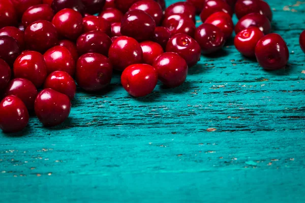 Cereja fresca na mesa de madeira comida saudável — Fotografia de Stock