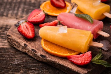 serinletici meyve buzlu şeker şeker meyveler ve meyve ahşap tablo