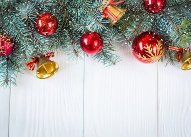 Noel dekorasyonları ahşap tahta üzerinde arka plan. Yumuşak odak.