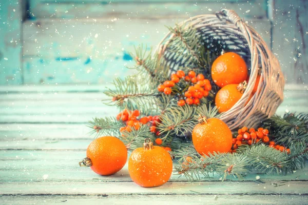Decoração de Natal em fundo abstrato, filtro vintage, foco suave — Fotografia de Stock
