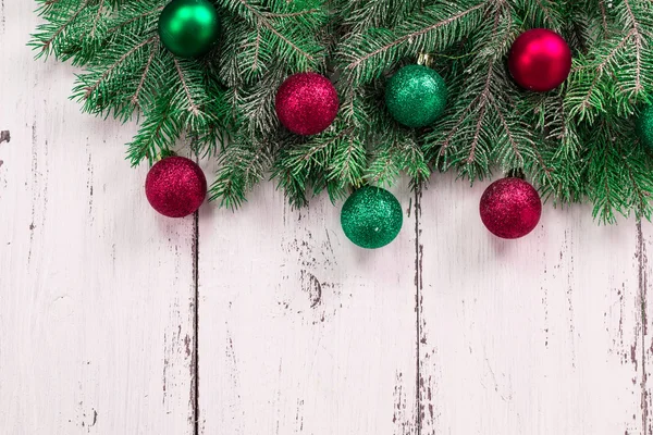 Textura de madeira velha com neve e fundo de Natal firtree — Fotografia de Stock