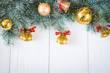 Noel dekorasyonları ahşap tahta üzerinde arka plan. Yumuşak odak.