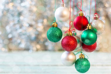 Noel dekorasyonları ahşap tahta üzerinde arka plan. Yumuşak odak.